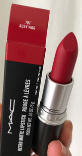MAC- HAIL TO THE CHIC! LIPSTICK