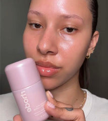 Rhode highlight milk
MULTIPURPOSE LUMINIZER